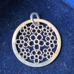 Vintage 925 sterling silver openwork floral pendant
